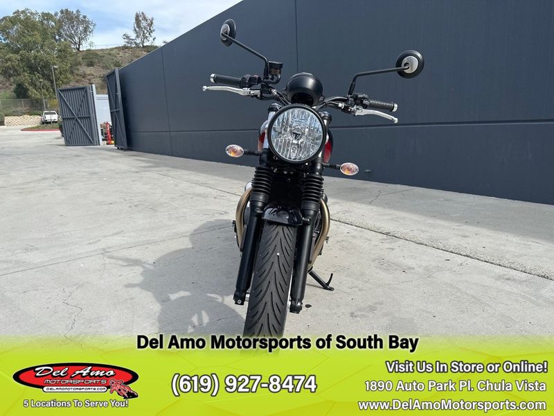 2024 Triumph SPEED TWIN 900  in a CARNIVAL RED/PHANTOM BLACK exterior color. Del Amo Motorsports of South Bay (619) 547-1937 delamomotorsports.com 