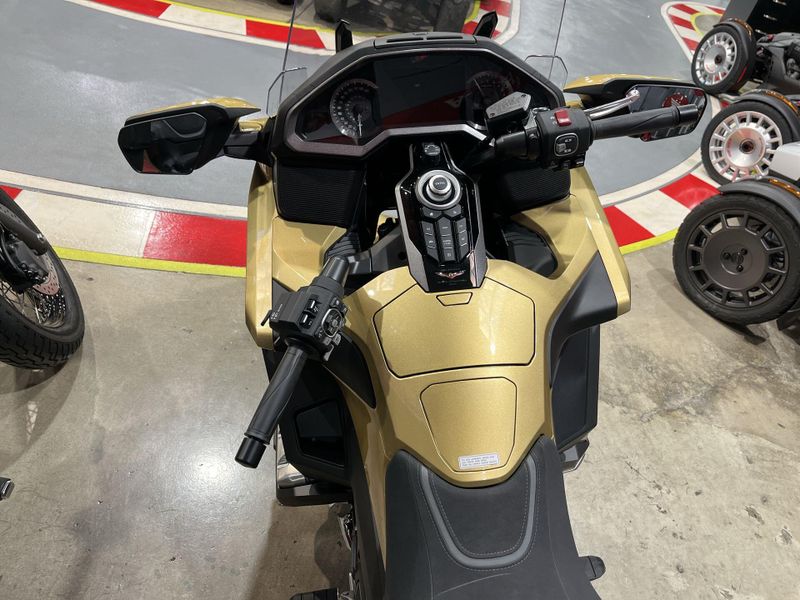 New 2025 Honda GOLDWING TOUR DCT Image 11