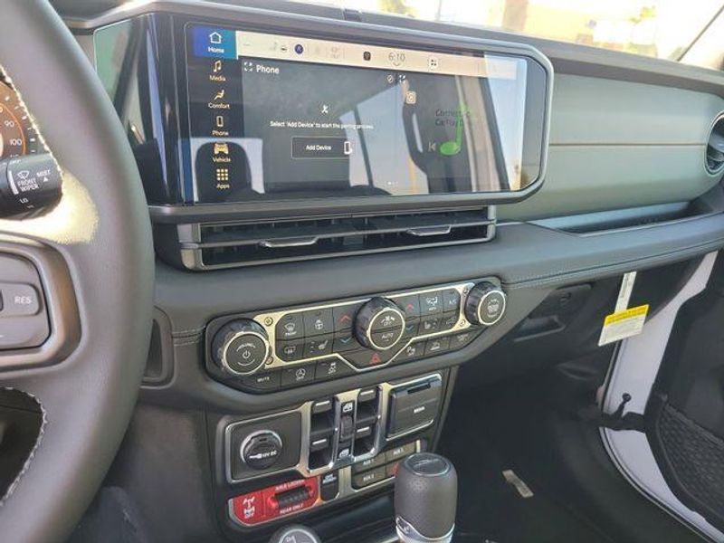 New 2026 Jeep Gladiator Mojave 4x4