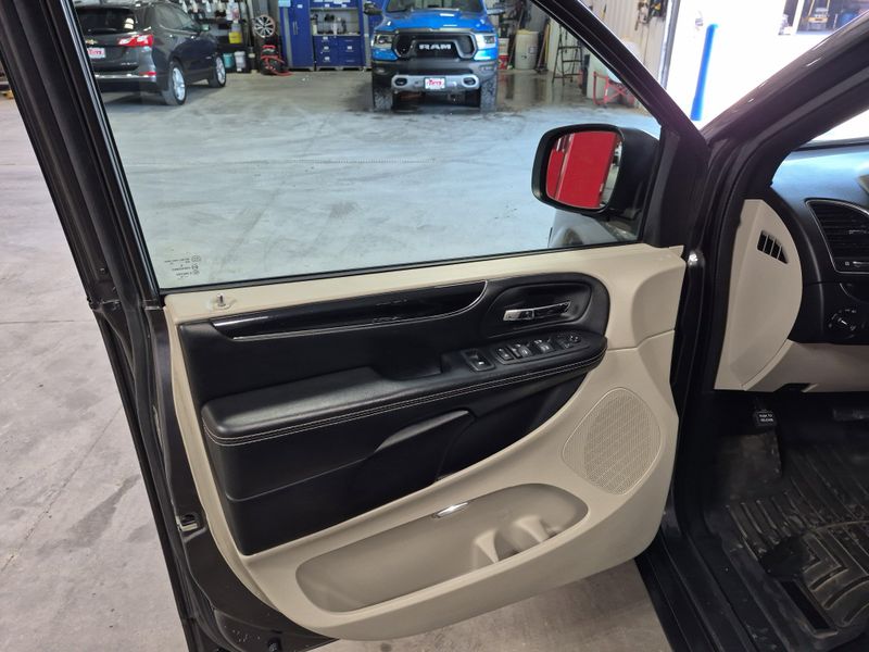2019 Dodge Grand Caravan SXTImage 26