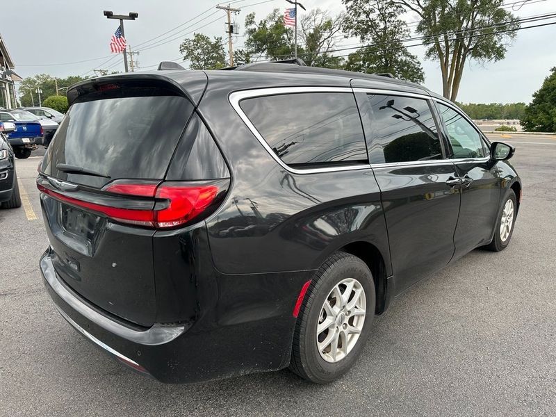 2022 Chrysler Pacifica Touring LImage 13