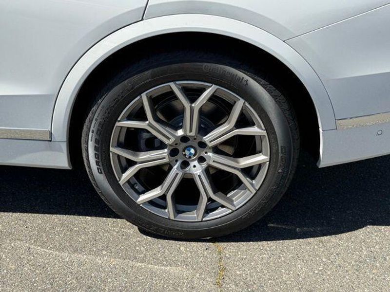 New 2026 BMW X7 xDrive40iImage 14