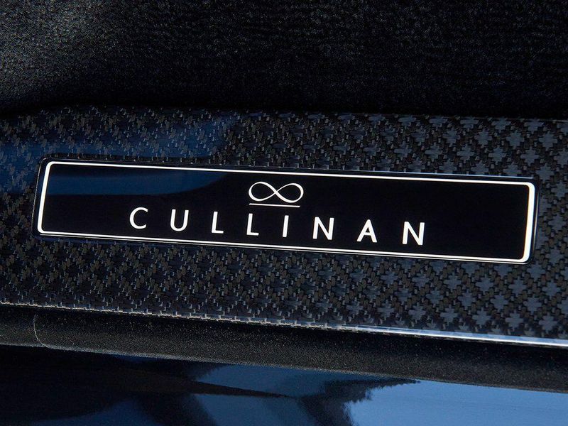 New 2026 Rolls-Royce Cullinan Black BadgeImage 25