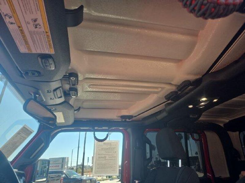 Used 2022 Jeep Gladiator SportImage 17