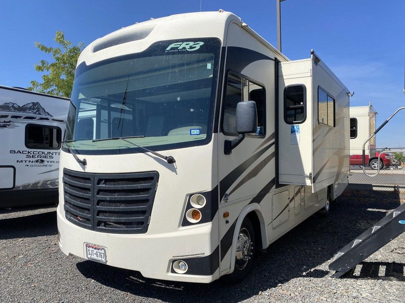 Used 2018 FOREST RIVER FR3 29DS Image 3