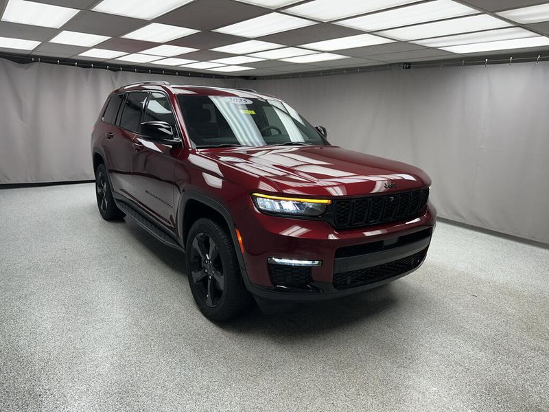 Used 2025 Jeep Grand Cherokee L LimitedImage 5