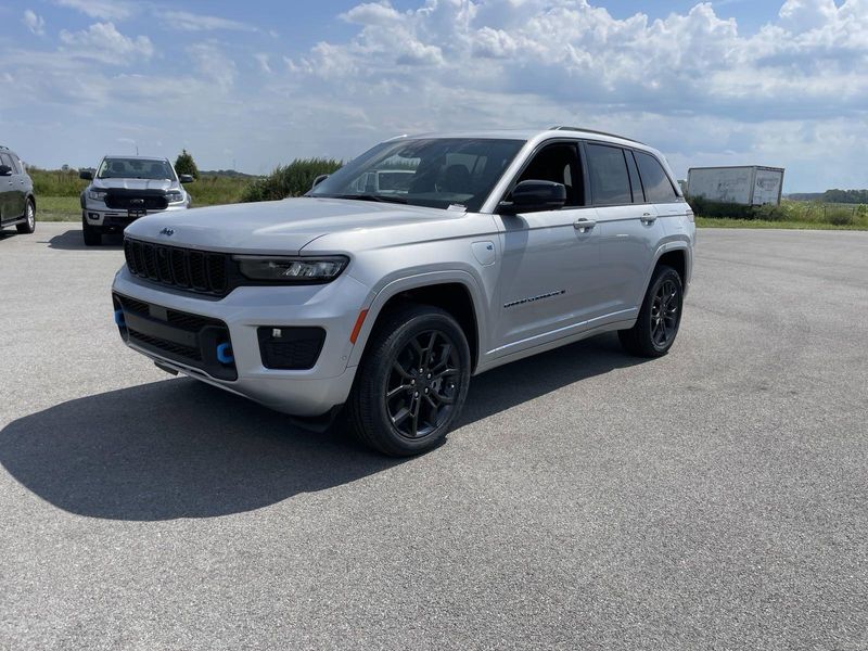 2024 Jeep Cherokee 4xe Anniversary Edition Sport photo 2