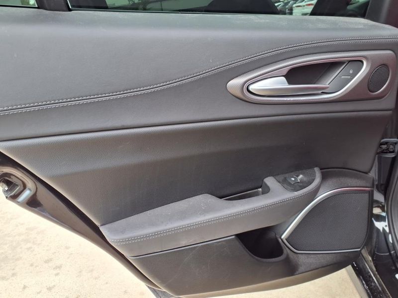 Used 2022 Alfa Romeo Giulia VeloceImage 22