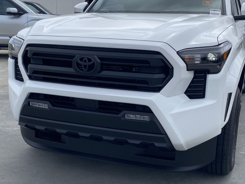 2025 Toyota Tacoma SR5Image 7