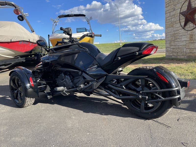 2023 CAN-AM SPYDER F3 SPORT SPECIAL SERIES MONOLITH BLACK SATIN in a BLACK exterior color. Family PowerSports (877) 886-1997 familypowersports.com 
