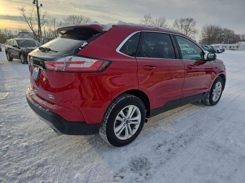 2020 Ford Edge SEL photo 3