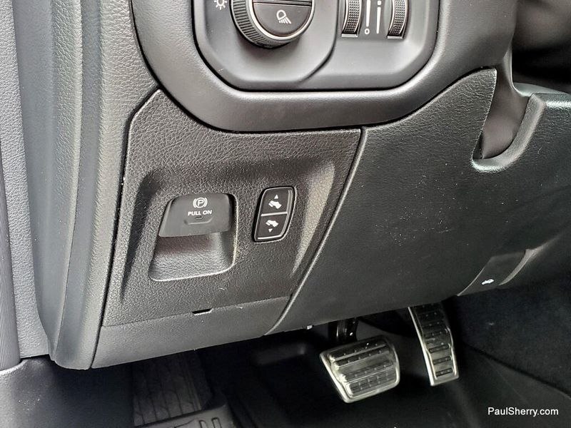 New 2026 RAM 1500 Rho Crew Cab 4x4 5'7' Box