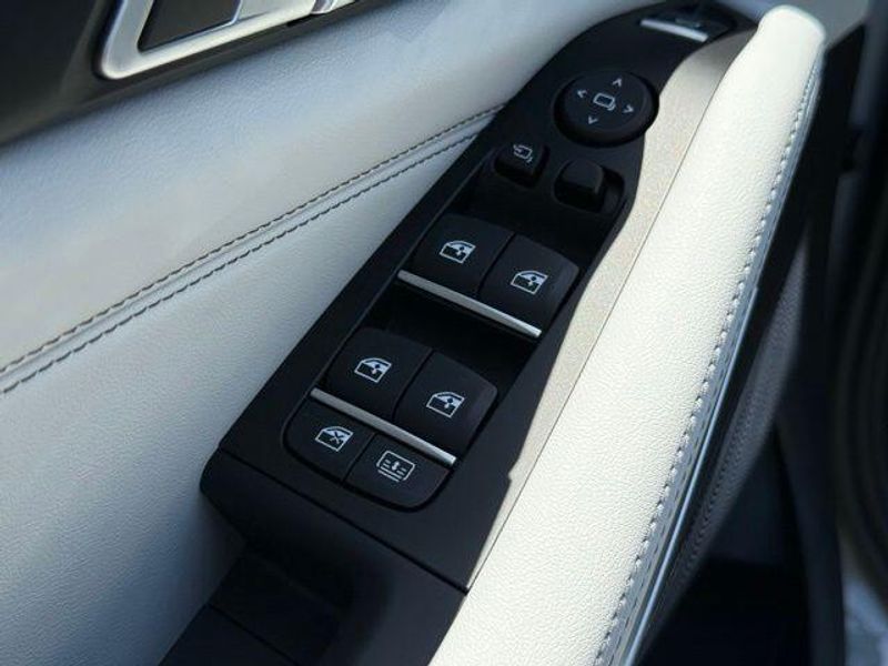Used 2026 BMW X7 xDrive40iImage 17