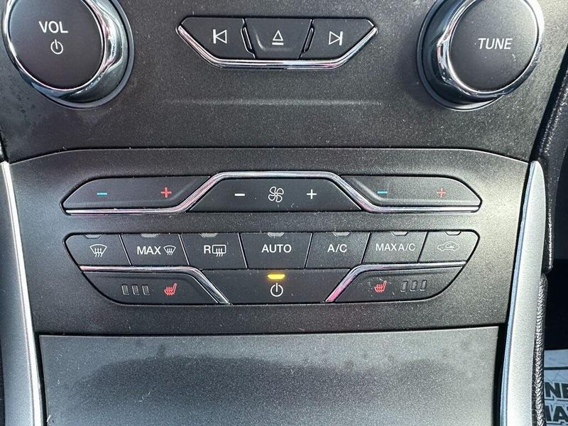 2018 Ford Edge SELImage 6
