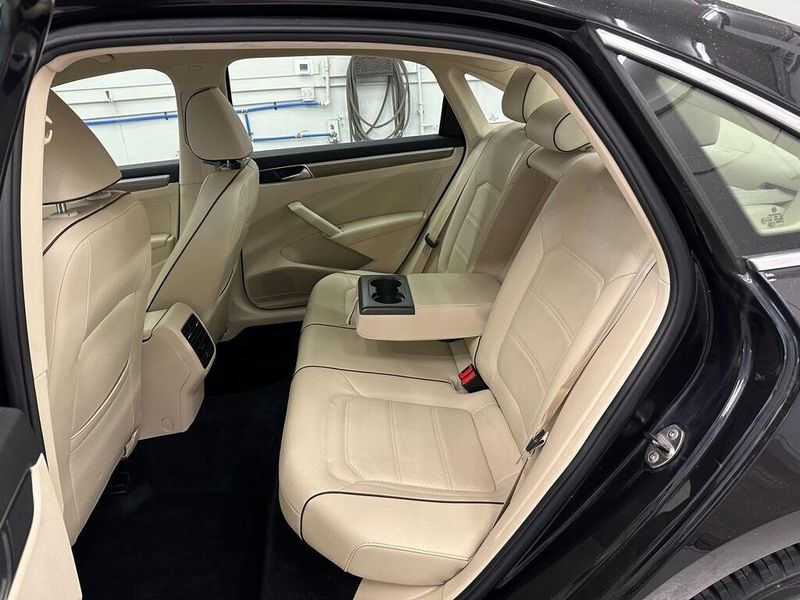 2018 Volkswagen Passat 2.0T SEImage 25