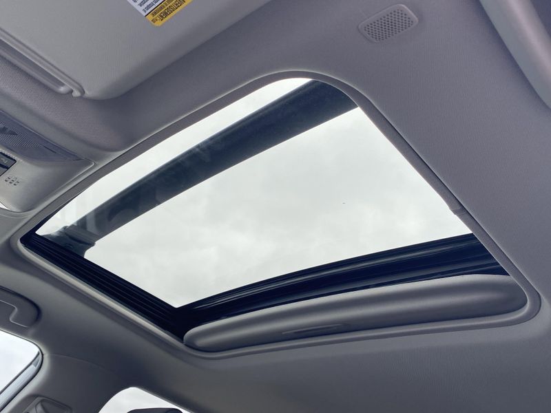 2025 Toyota RAV4 XLEImage 19