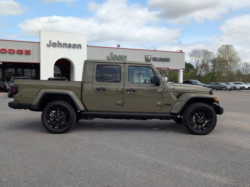 2025 Jeep Gladiator Nighthawk 4x4Image 6