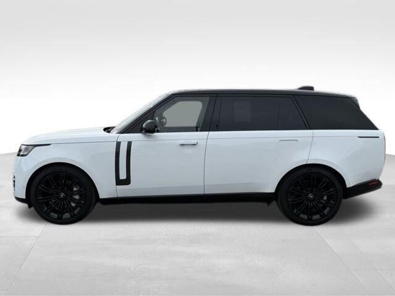 Used 2025 Land Rover Range Rover SE