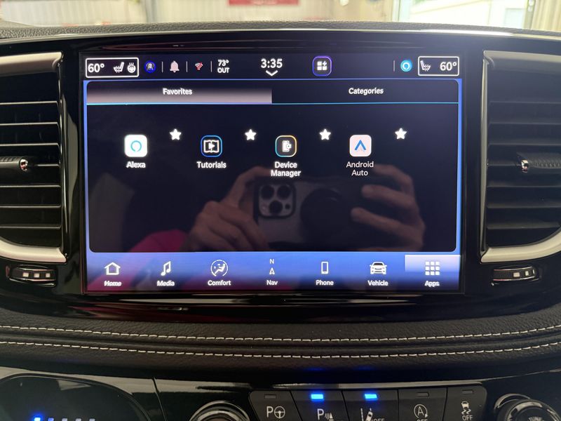 Used 2025 Chrysler Pacifica SelectImage 28