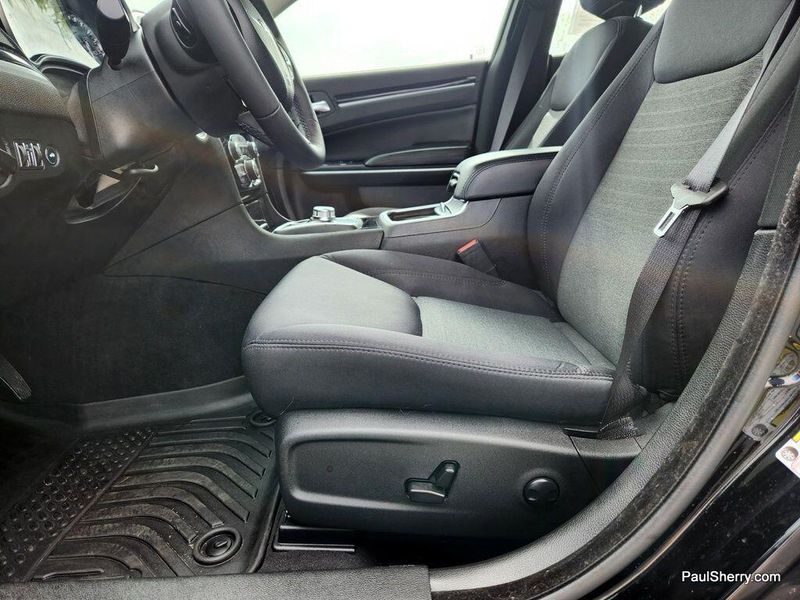 2023 Chrysler 300 Touring SportImage 23