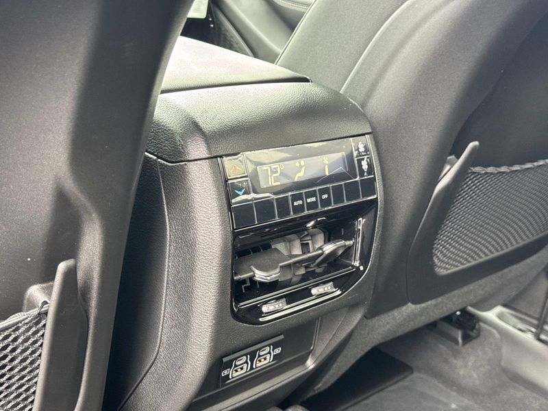 New 2026 Jeep Grand Cherokee L Laredo 4x2