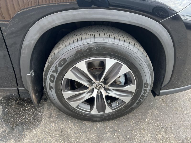 Used 2023 Toyota Highlander LImage 33