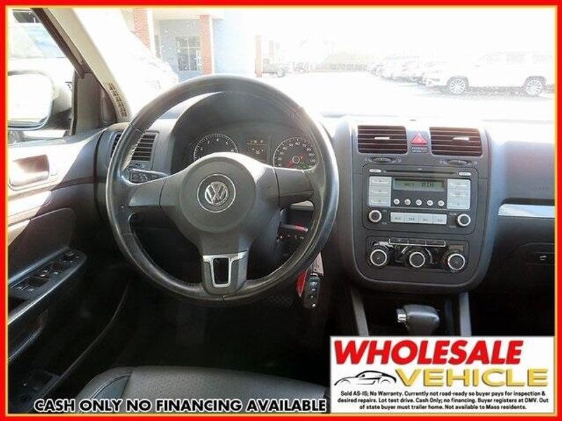 2010 Volkswagen Jetta LimitedImage 10