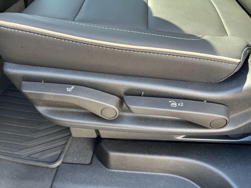 2023 Gmc Yukon SLT photo 39