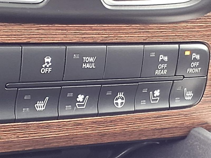 2016 RAM 1500 LaramieImage 24