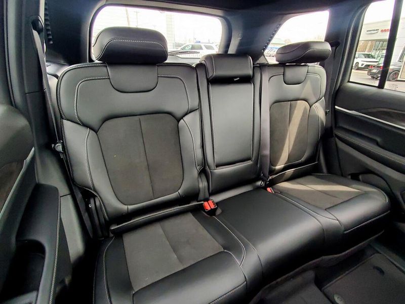 New 2026 Jeep Grand Cherokee Laredo Altitude 4x4
