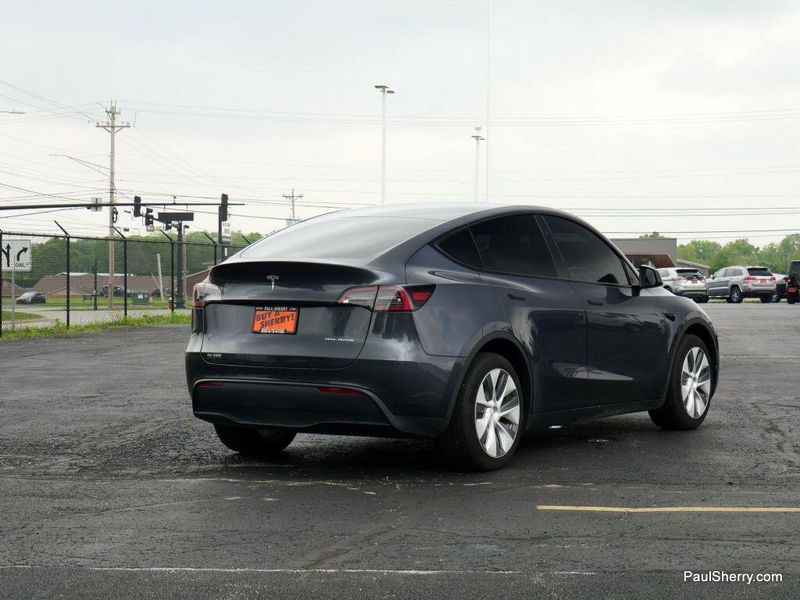 2024 Tesla Model Y Long RangeImage 19