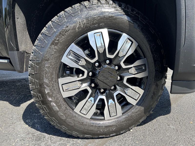 2026 Gmc Sierra HD Denali photo 2