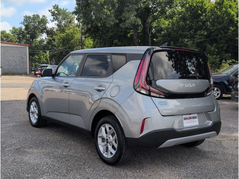 Used 2024 Kia Soul LXImage 3