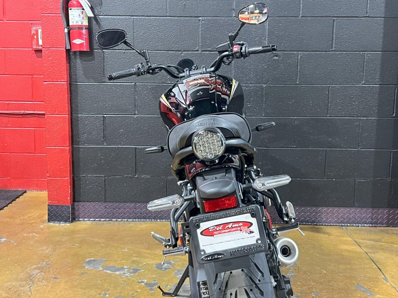 2025 Yamaha XSR700 Image 13