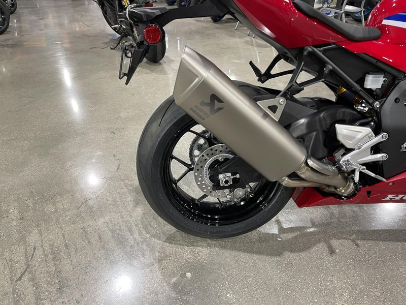 New 2025 Honda CBR1000RR-R FIREBLADE SP Image 17