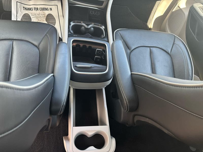 2023 Chrysler Pacifica Limited photo 36