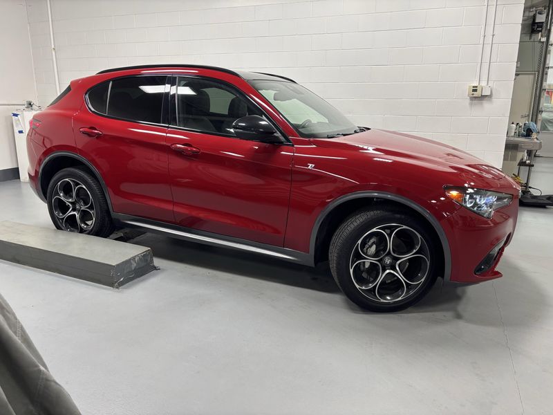 2024 Alfa Romeo Stelvio Ti AWD w/Activ AsstImage 8