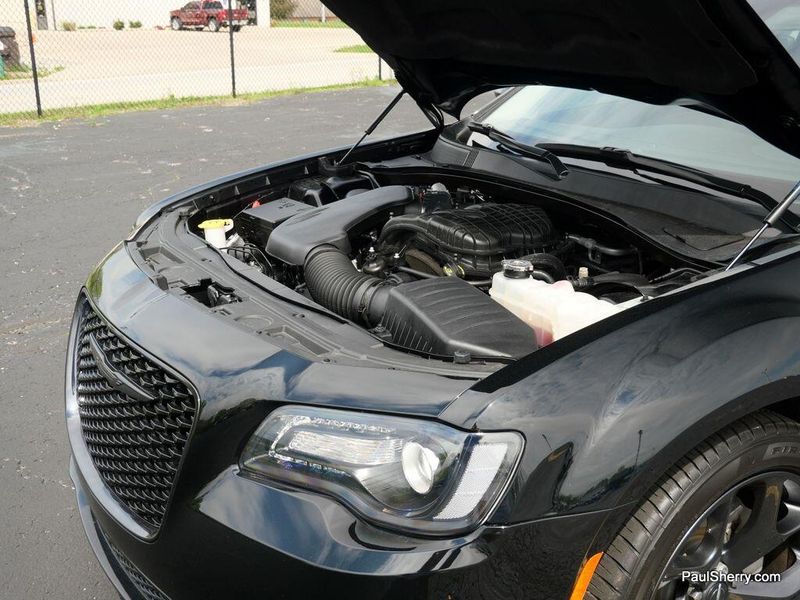 2023 Chrysler 300 Touring SportImage 17