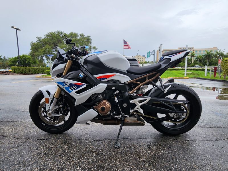 2022 BMW S 1000 R Image 1
