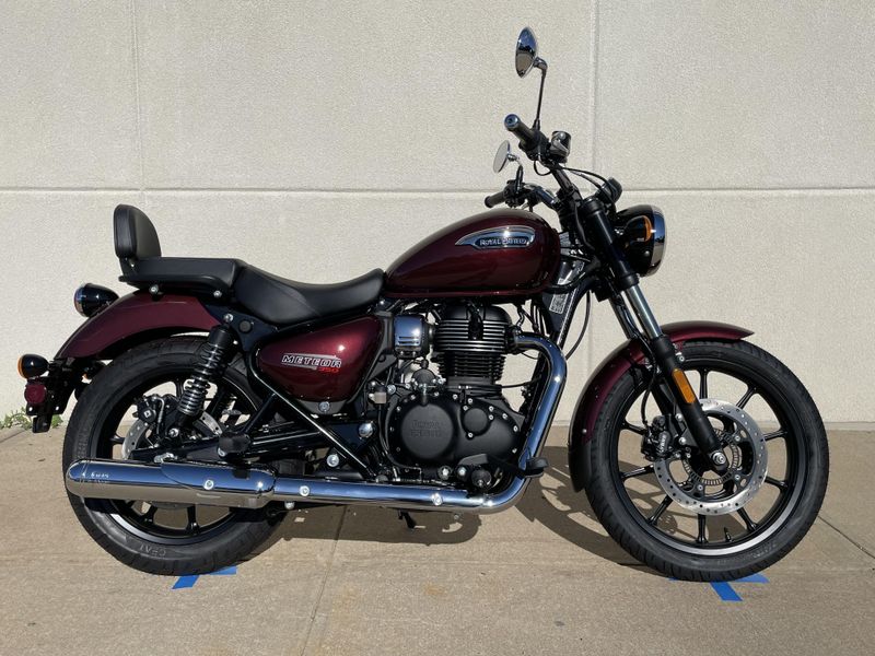 2024 Royal Enfield Meteor 350Image 2