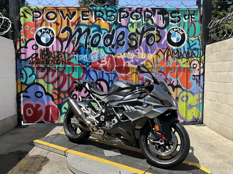 2025 BMW S 1000 RR Image 1