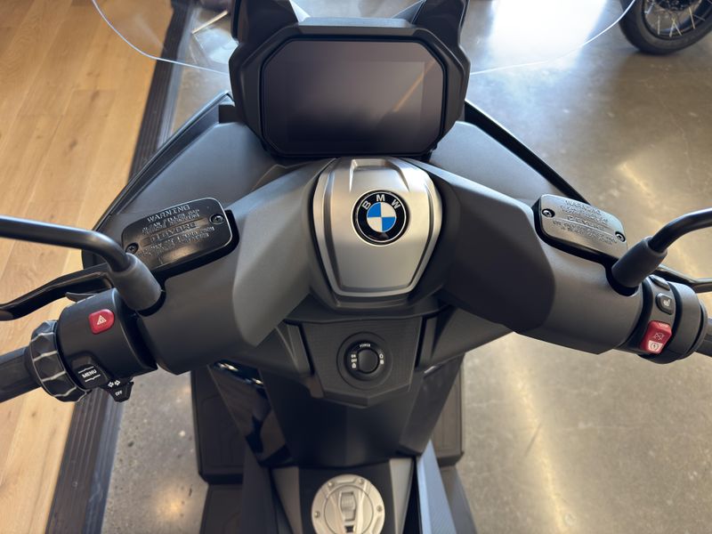 2024 BMW C 400 GT - IMPERIAL BLUE METALLIC 