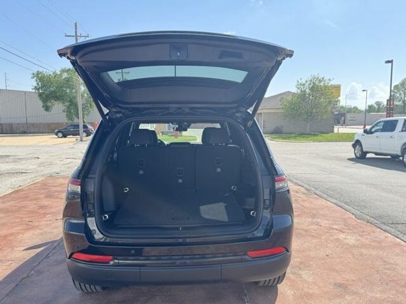 2025 Jeep Grand Cherokee Altitude X 4x2Image 17