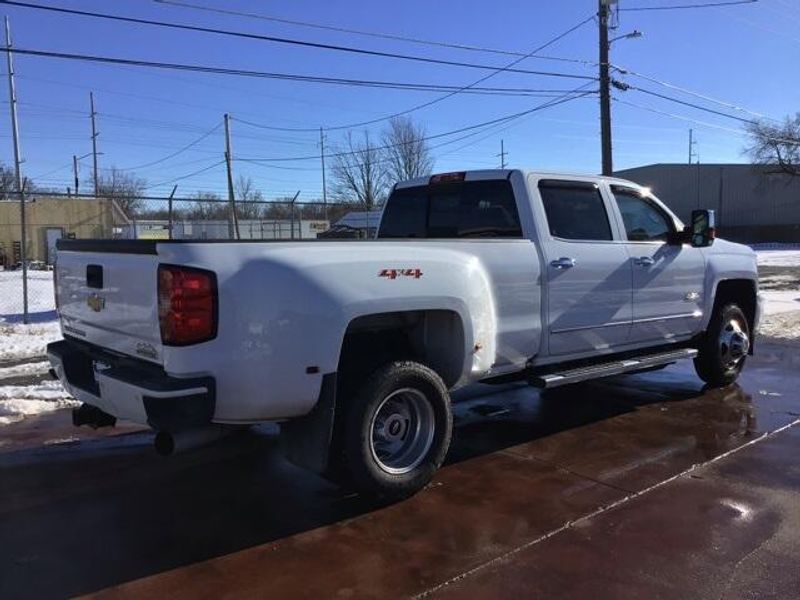 2018 Chevrolet Silverado 3500HD High CountryImage 5