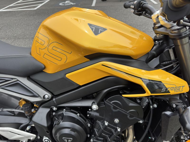2025 Triumph Street Triple 765 RS - COSMIC YELLOW 
