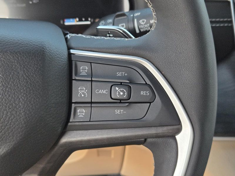 Used 2023 Jeep Grand Cherokee L Limited 4x2