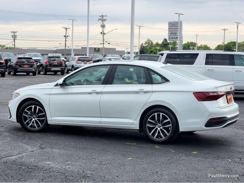 Used 2025 Volkswagen Jetta SE