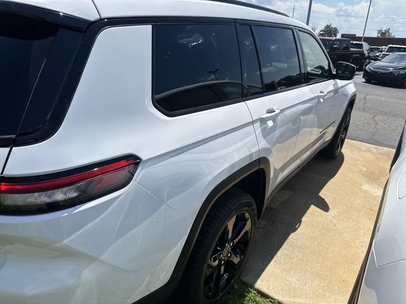 New 2025 Jeep Grand Cherokee L Limited 4x4Image 7