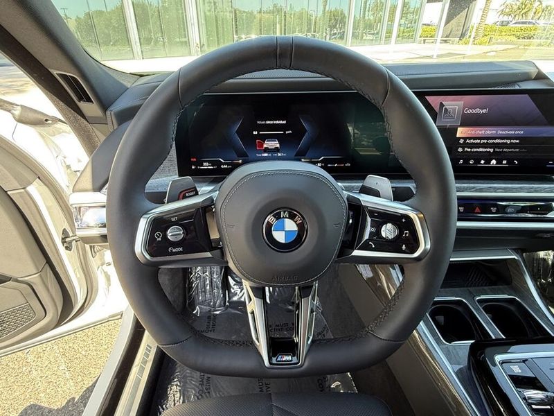 2025 BMW 7 Series 740iImage 23