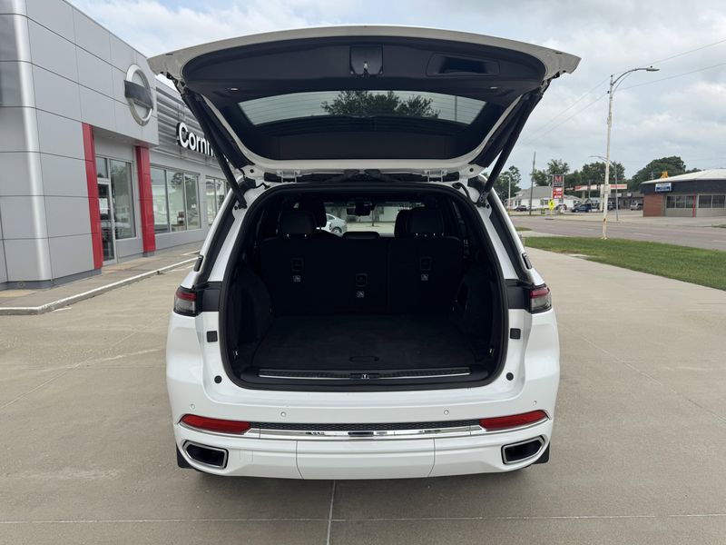 Used 2022 Jeep Grand Cherokee 4xe OverlandImage 8